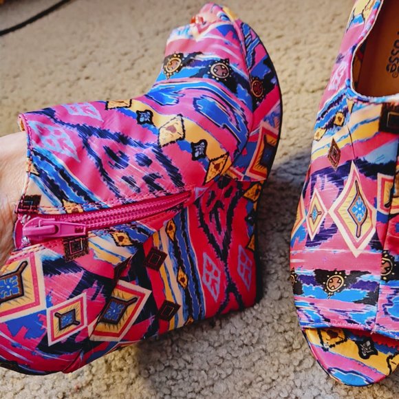 2 for 1 CHARLOTTE RUSSE AZTEC WEDGE BOOTIES - SZ 7 - Picture 3 of 16